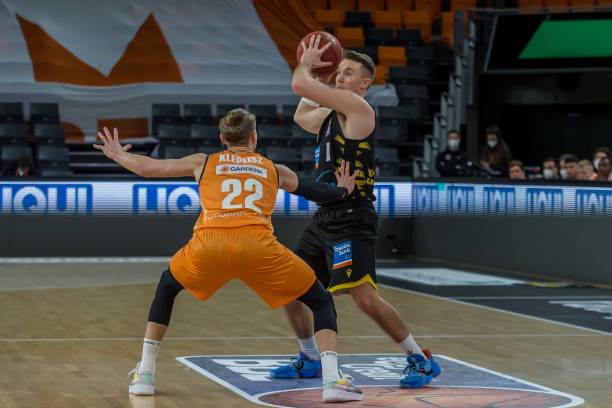 的他推动了 的他推动了