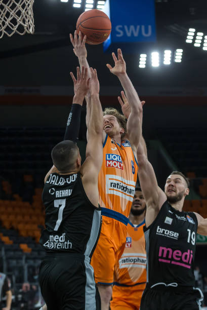 续构建控球 续构建控球